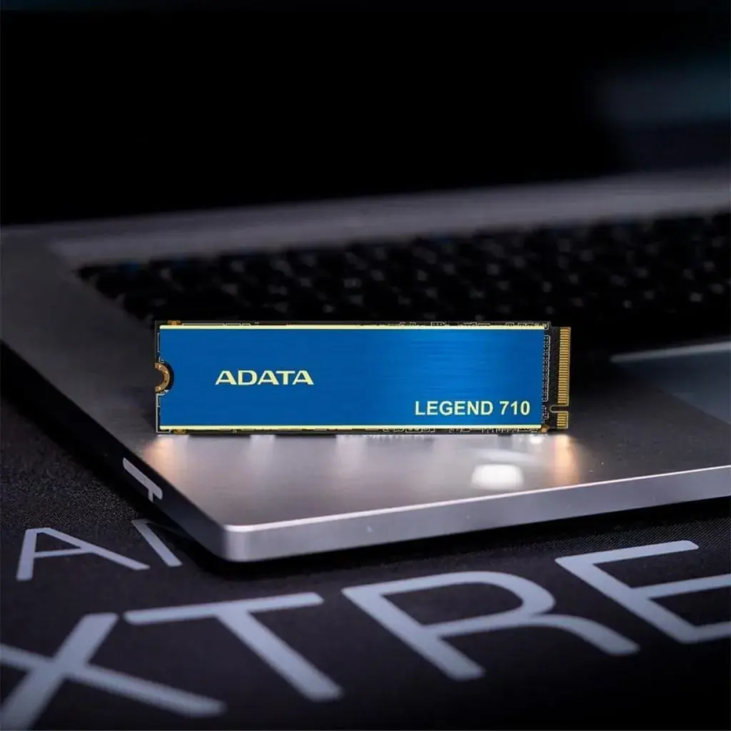 SSD M.2 NVMe ADATA Legend 710 1TB em uso na placa-mãe