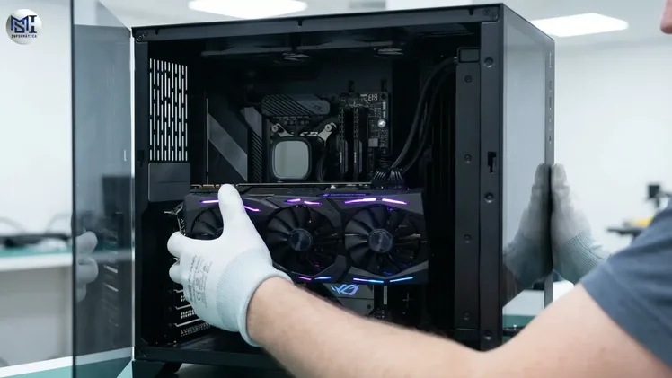 Ilustração: mãos com luvas instalando uma placa de vídeo RTX em um gabinete