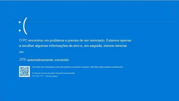 Tela azul da morte do Windows 11 indicando erro crítico do sistema e reinicialização automática