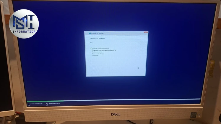 Instalador do Windows aberto na tela de um Dell All-in-One