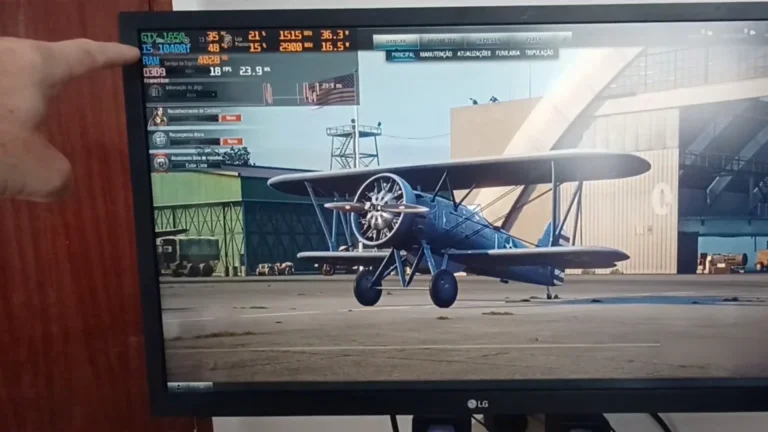 Marcello Di Silvestro aponta o painel de uso no canto da tela do jogo: placa GTX 1650, processador i5-10400F, memória e FPS